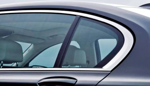 车窗玻璃透光率测定：雾度仪的精准应用